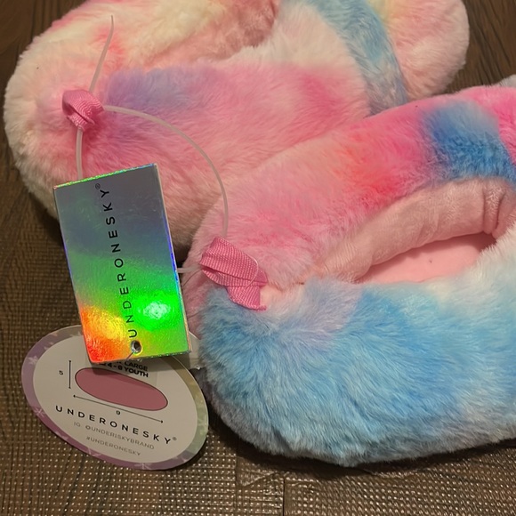 Under one sky pretty patches slippers size Large (4-6youth) - Picture 2 of 5